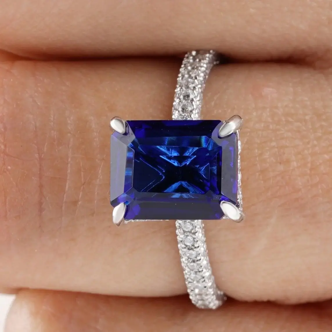 Stunning Emerald Cut Sapphire Engagement Rings 3 History of Emerald Cut Sapphire Engagement Rings