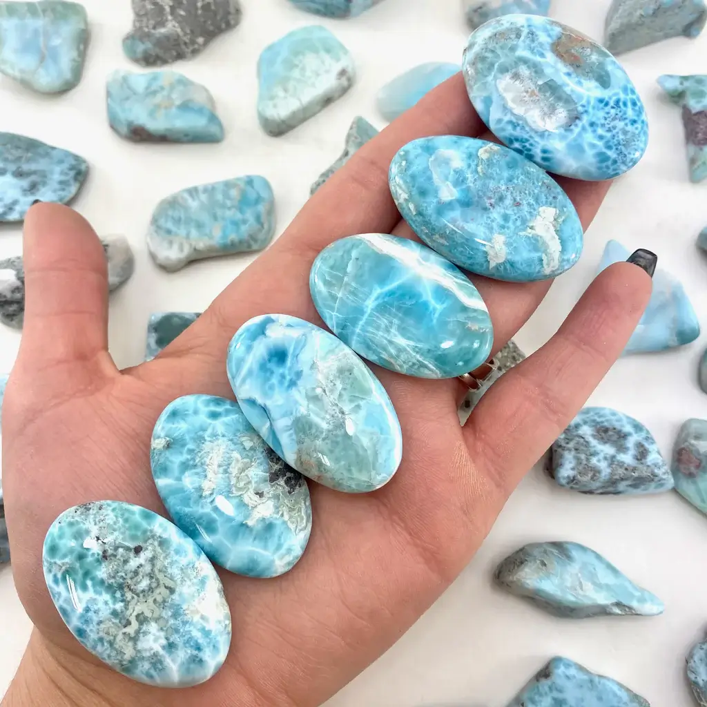 Larimar: The Beautiful Blue Gemstone from the Dominican Republic 8 Characteristics of Larimar