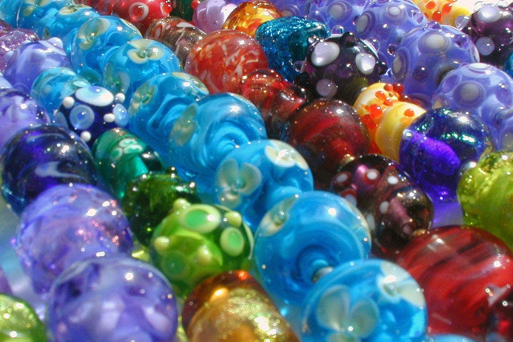 Glass gemstones in jewelry throughout history Glass gemstones in jewelry throughout history