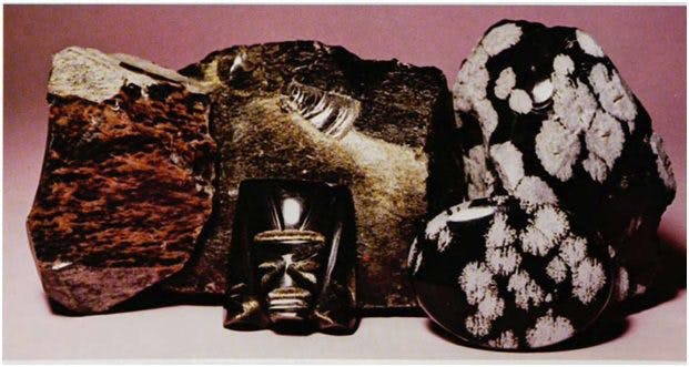 Obsidian: A Versatile Material for Jewelry and Practical Objects 1 obsidian a versatile material for jewelry and practical objects 2