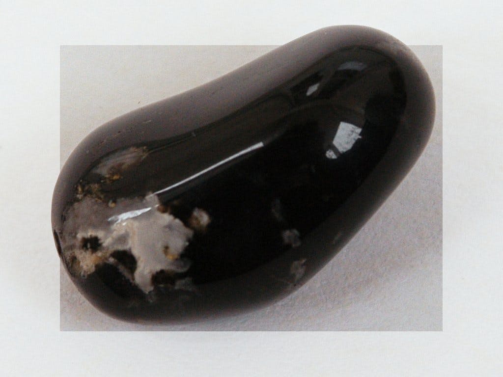 Onyx Jewelry: From Mourning Traditions to Modern Designs Onyx Jewelry: From Mourning Traditions to Modern Designs