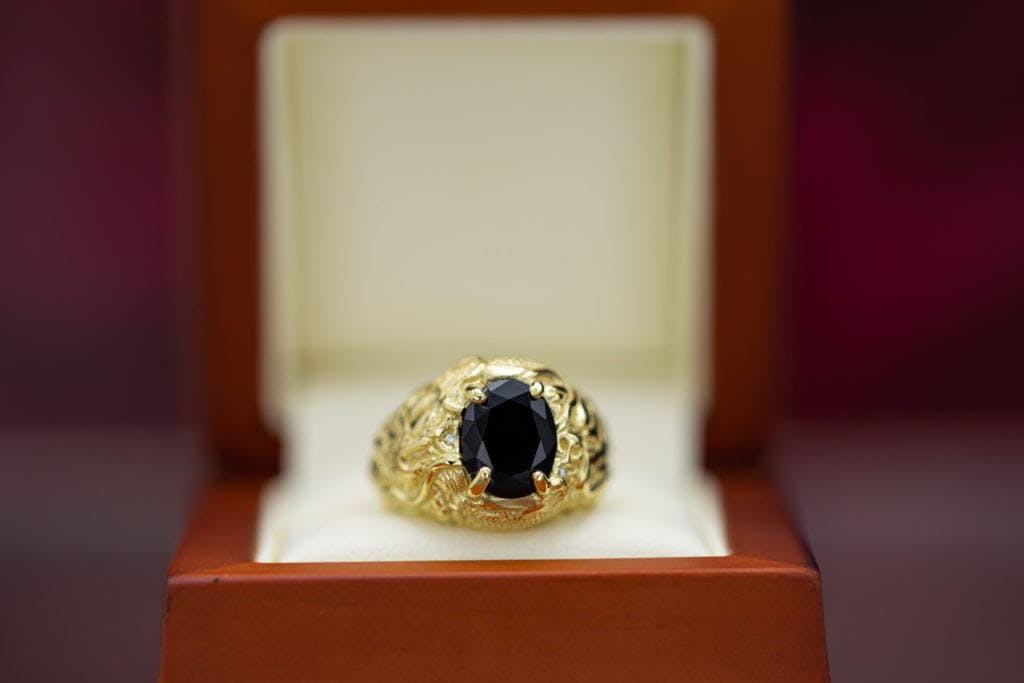 Onyx Jewelry: From Mourning Traditions to Modern Designs Onyx Jewelry: From Mourning Traditions to Modern Designs