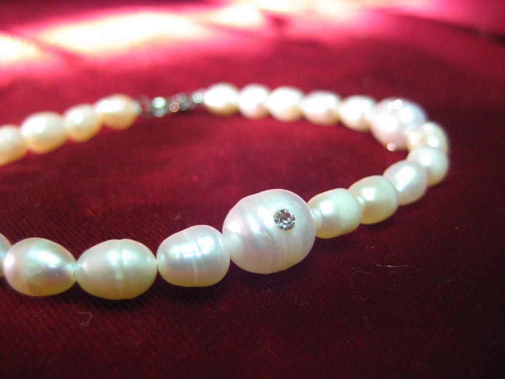 Pearls: The Gemstones Found within Living Creatures Pearls: The Gemstones Found within Living Creatures