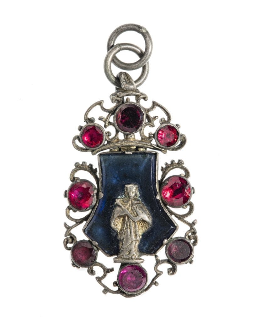 The Symbolism of Garnets in Love, Friendship, Light, and Vitality The Symbolism of Garnets in Love, Friendship, Light, and Vitality
