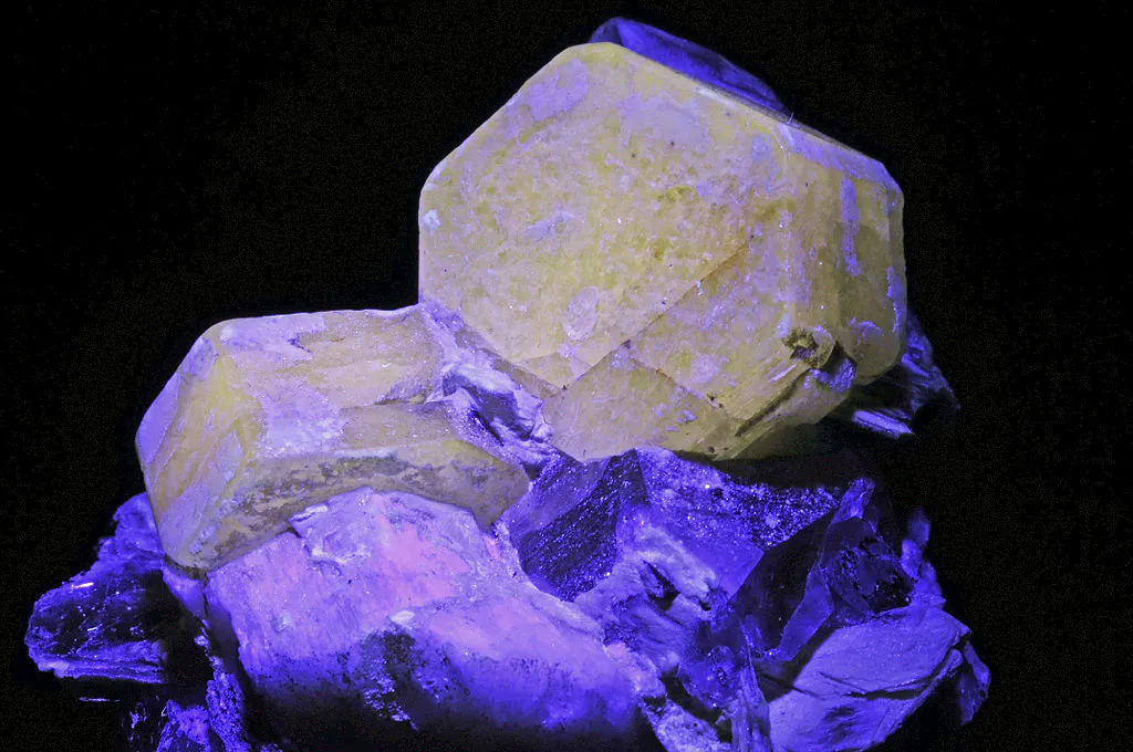 Understanding Gemstone Luminescence