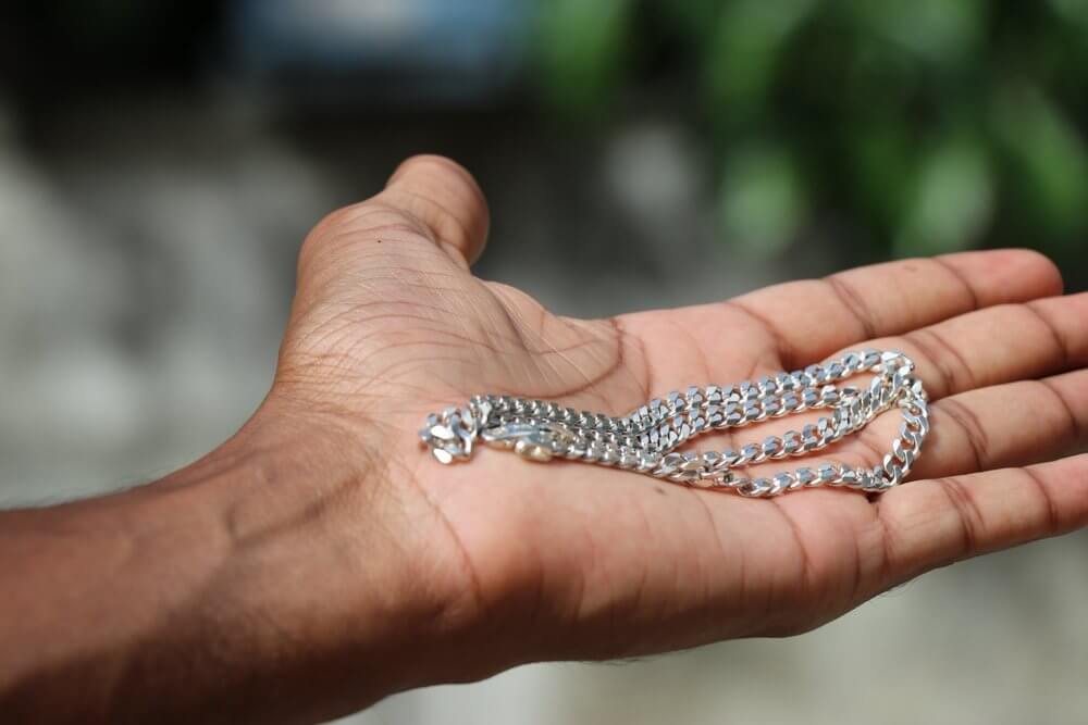 Recommendations for Polishing Silver Jewelry 2 Polishing Silver Jewelry with a Tumbler
